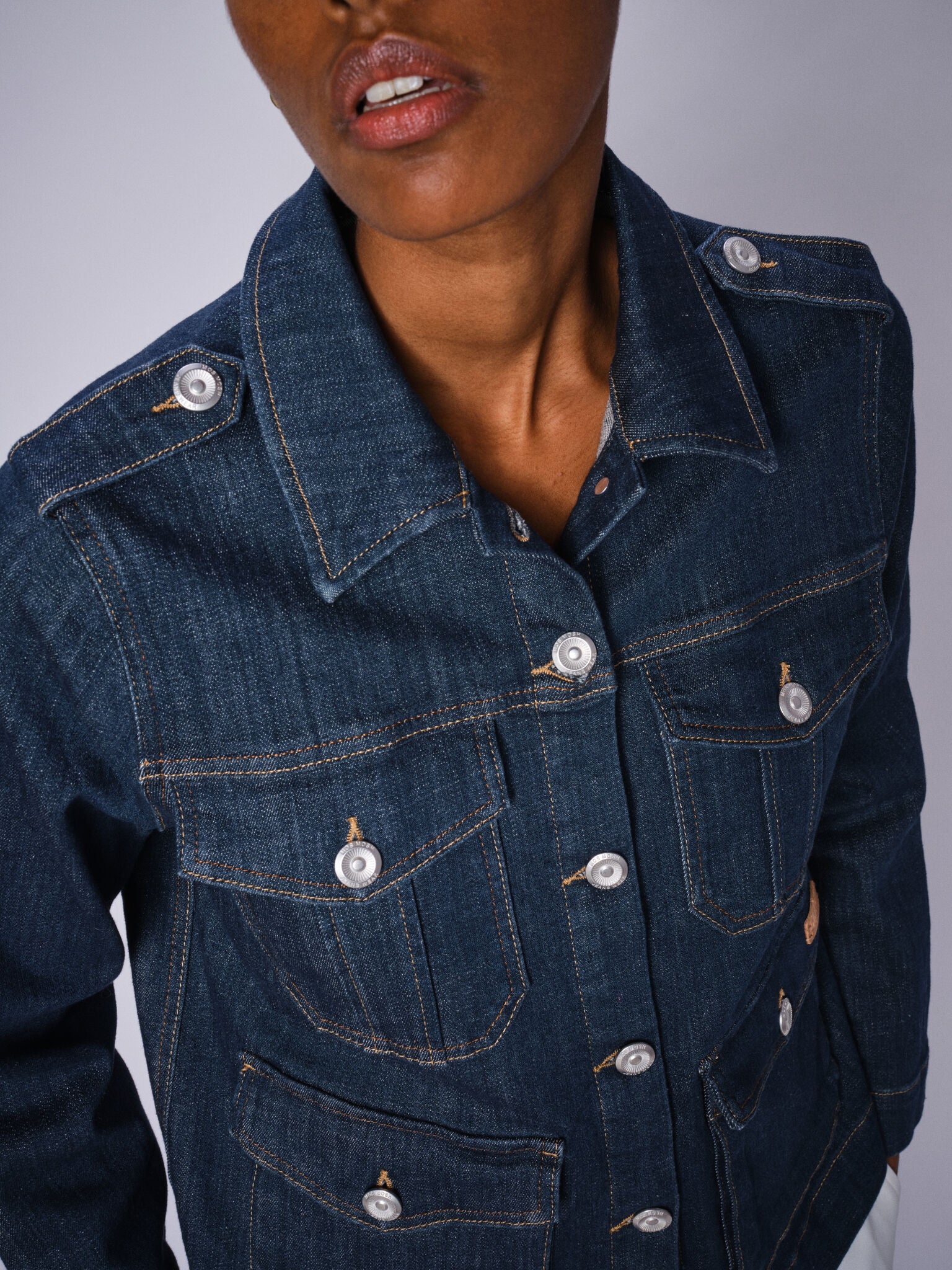 Modelshot / Dark Blue / Detail